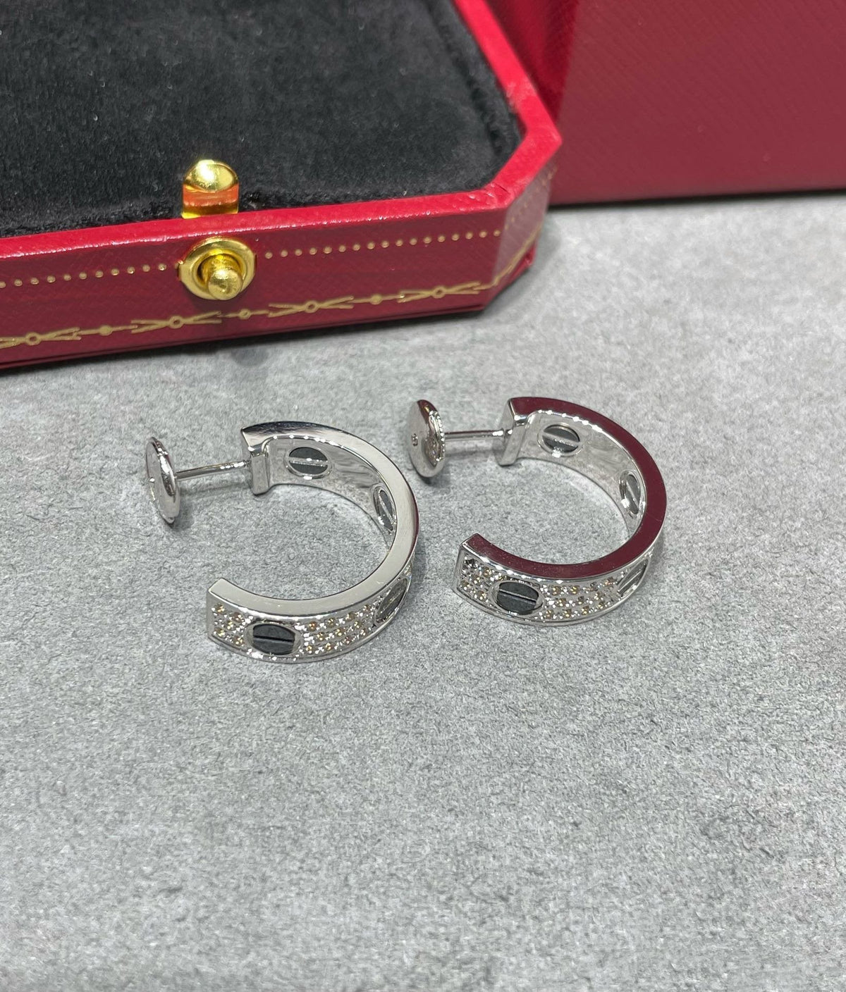 ¡®Veyra Jewelry¡¯LOVE CERAMIC DIAMOND PAVED SILVER EARRINGS