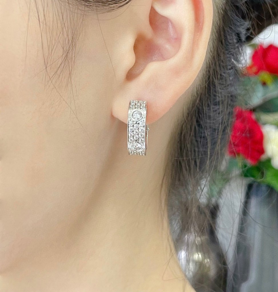 ¡®Veyra Jewelry¡¯LOVE 5.5MM DIAMOND PAVED EARRINGS