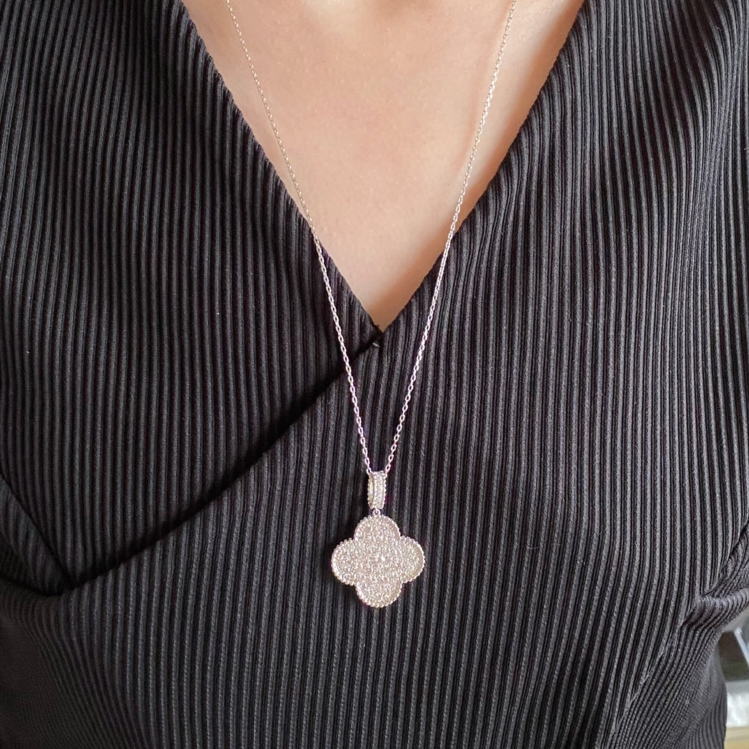 ¡®Veyra Jewelry¡¯CLOVER 25MM LARGE PEDANT DIAMOND PAVED LONG NECKLACE