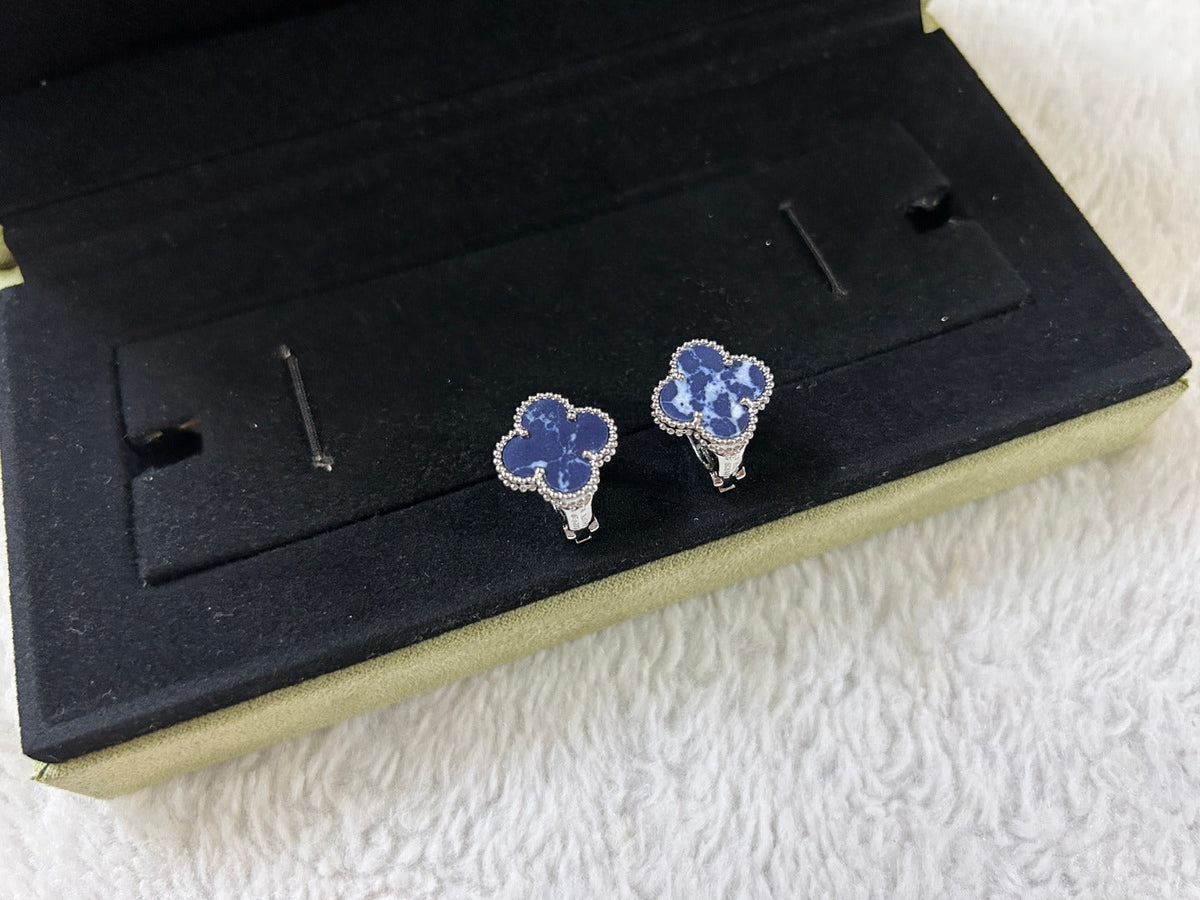 ¡®Veyra Jewelry¡¯CLOVER PIETERSITE MEDIUM STUD EARRINGS
