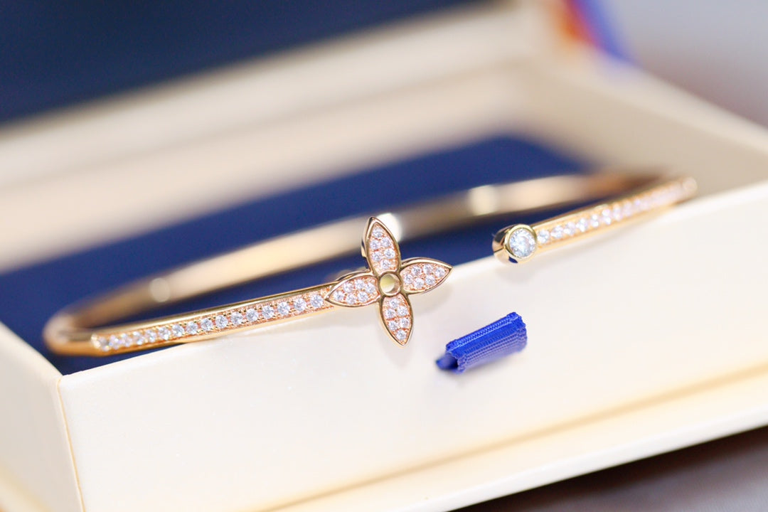 ¡®Veyra Jewelry¡¯IDYLLE PINK GOLD OPEN BRACELET DIAMOND PAVED