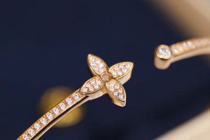 ¡®Veyra Jewelry¡¯IDYLLE PINK GOLD OPEN BRACELET DIAMOND PAVED