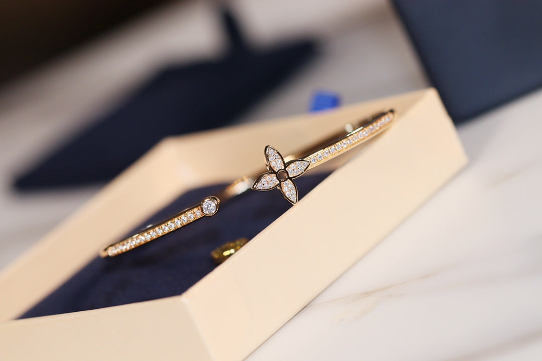 ¡®Veyra Jewelry¡¯IDYLLE GOLD OPEN BRACELET DIAMOND PAVED
