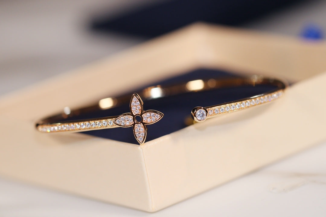 ¡®Veyra Jewelry¡¯IDYLLE GOLD OPEN BRACELET DIAMOND PAVED