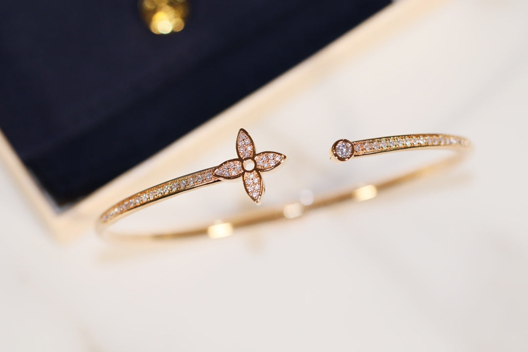 ¡®Veyra Jewelry¡¯IDYLLE GOLD OPEN BRACELET DIAMOND PAVED