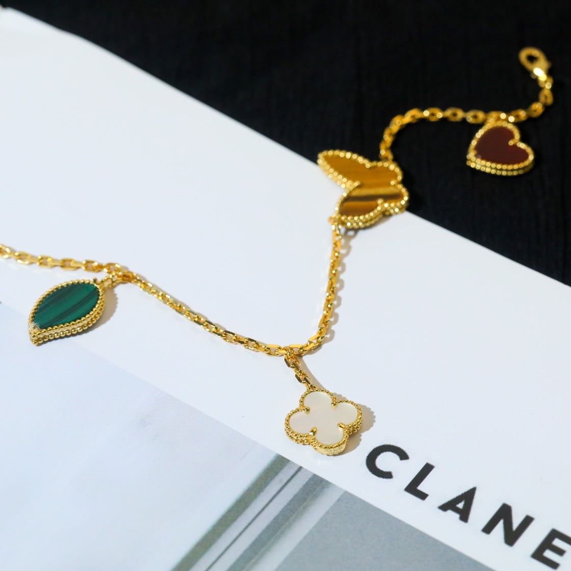 ¡®Veyra Jewelry¡¯LUCKY SPRING 5 MOTIF GOLD BRACELET