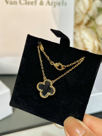 ¡®Veyra Jewelry¡¯CLOVER ROCK CRYSTAL ROSE GOLD NECKLACE