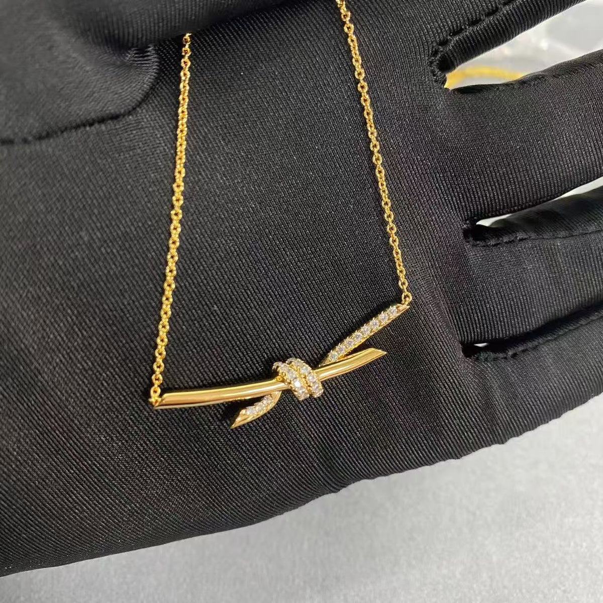 [Veyra Jewelry]T House Diamond-Studded Knot Necklace