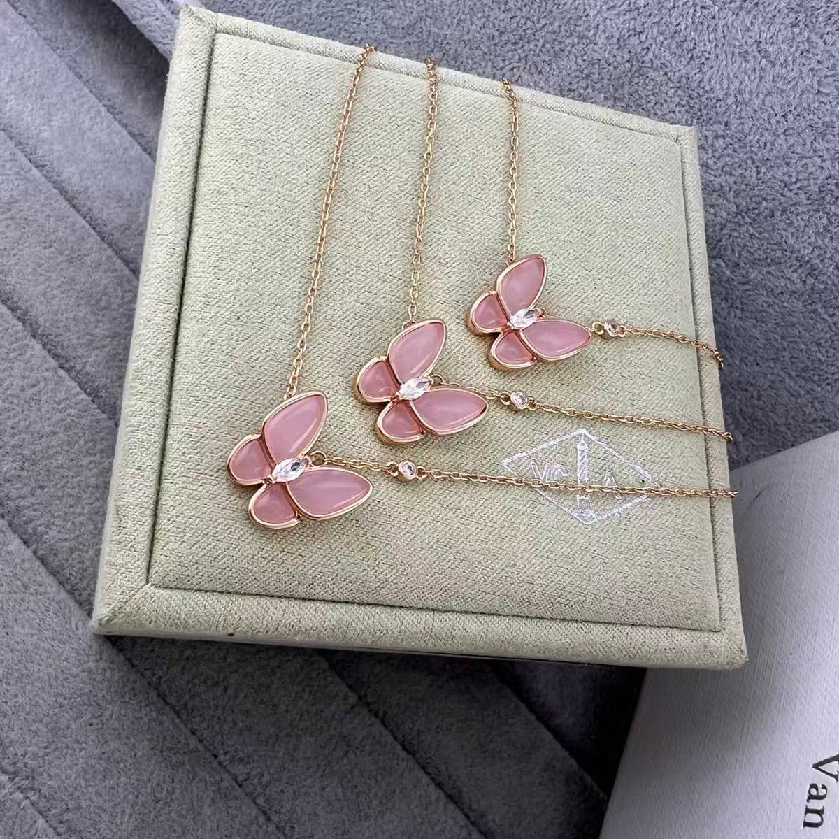 [Veyra Jewelry] Pink Butterfly Necklace