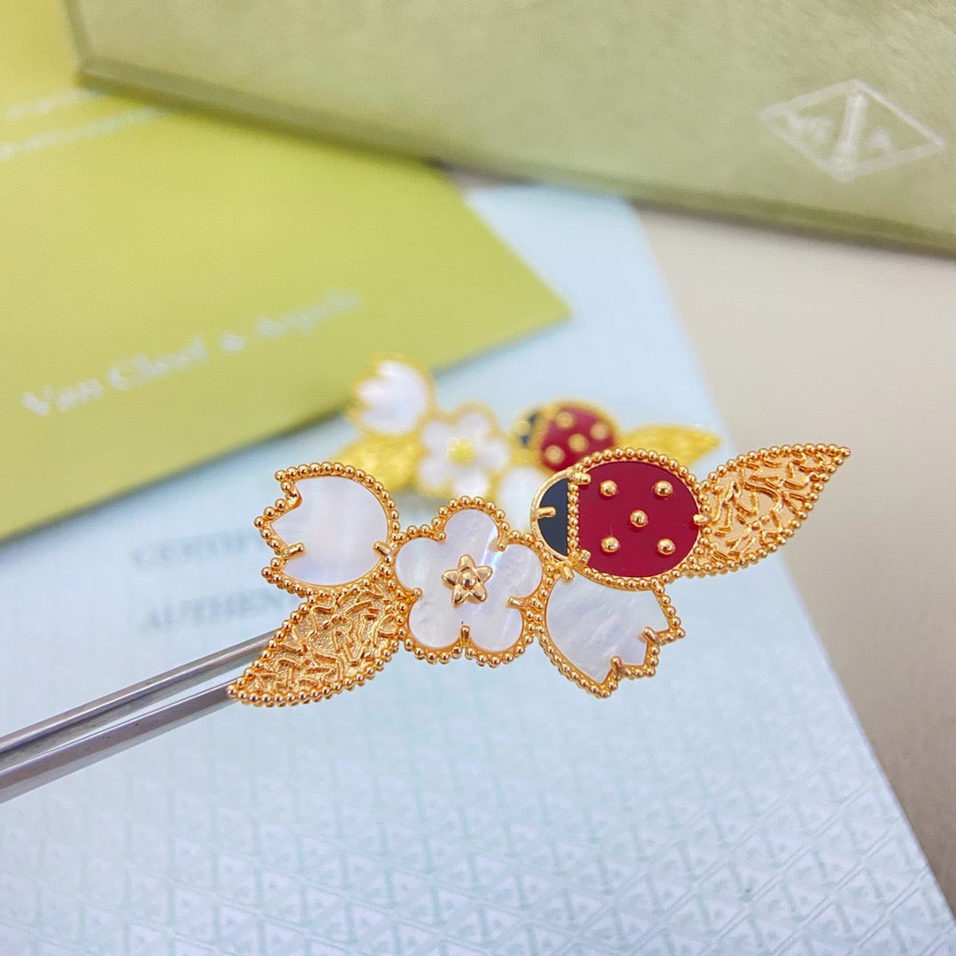 [Veyra Jewelry] Petal Leaf Ladybug Brooch