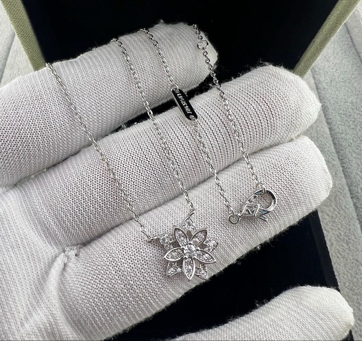 [Veyra Jewelry] Full Diamond Hollow Lotus Necklace Set