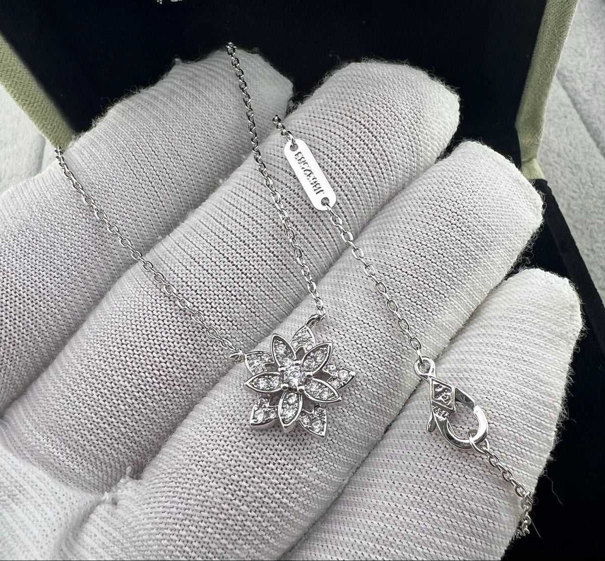 [Veyra Jewelry] Full Diamond Hollow Lotus Necklace Set
