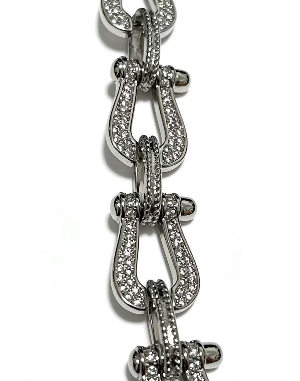 ¡®Veyra JewelryDiamond-studded Horseshoe Bracelet