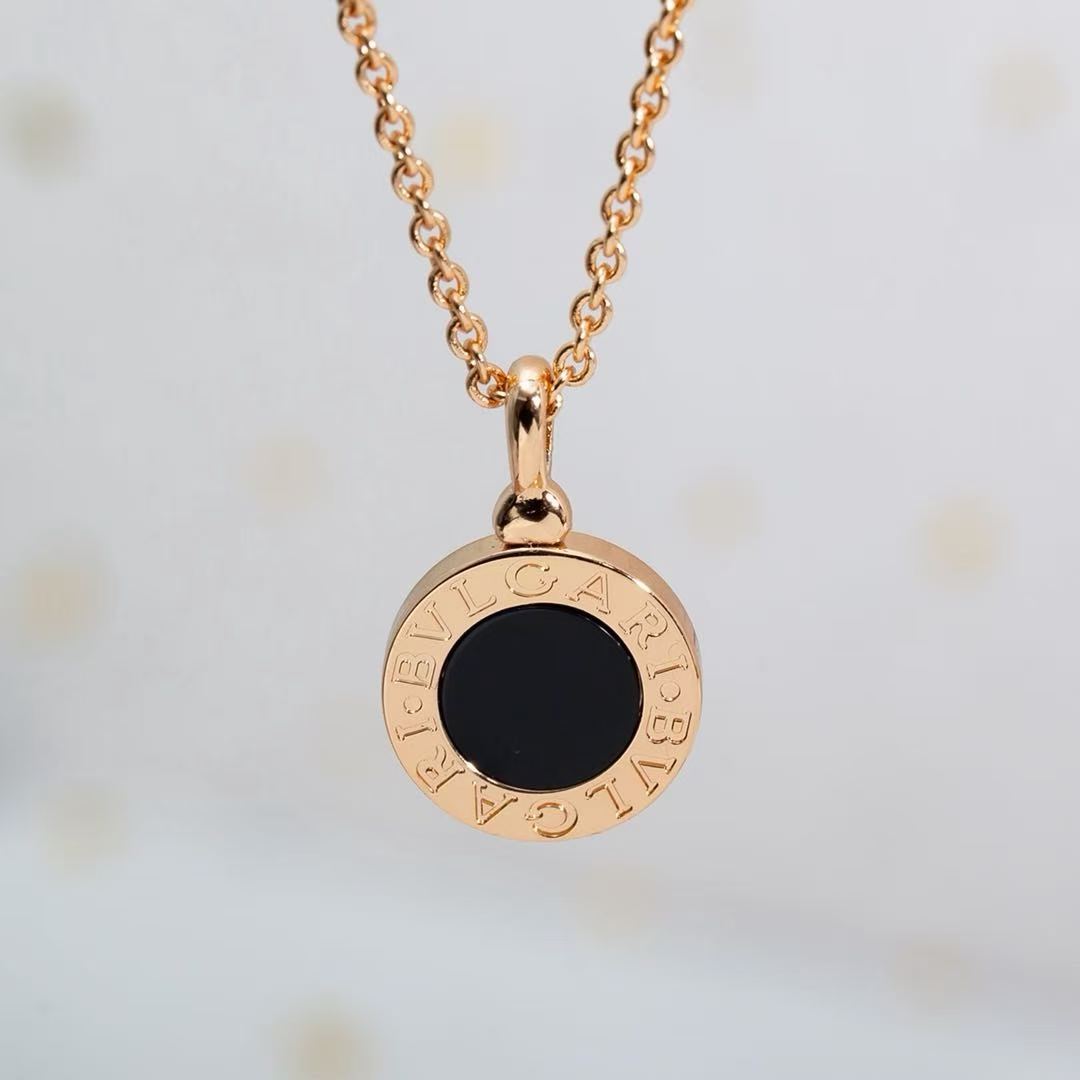 [Veyra Jewelry] T  Round Double-Sided Mother-of-Pearl Necklace