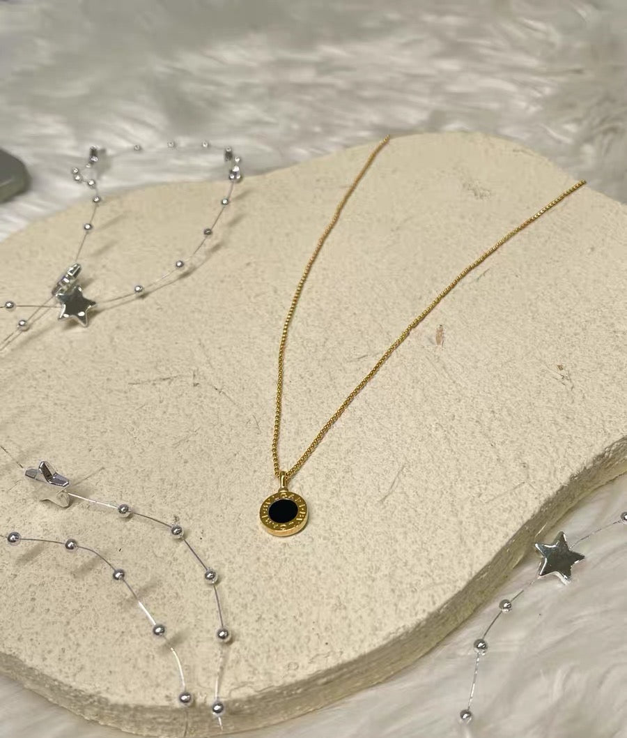 [Veyra Jewelry] T  Round Double-Sided Mother-of-Pearl Necklace