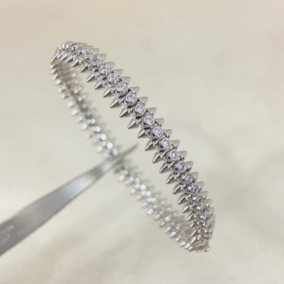 ¡®Veyra Jewelry¡¯CLASH Studded Diamond Bracelet