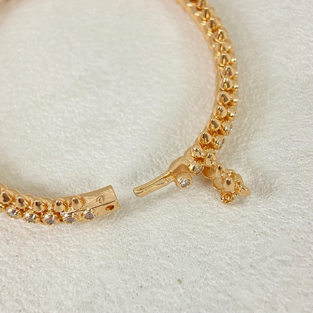 ¡®Veyra Jewelry¡¯CLASH Studded Diamond Bracelet