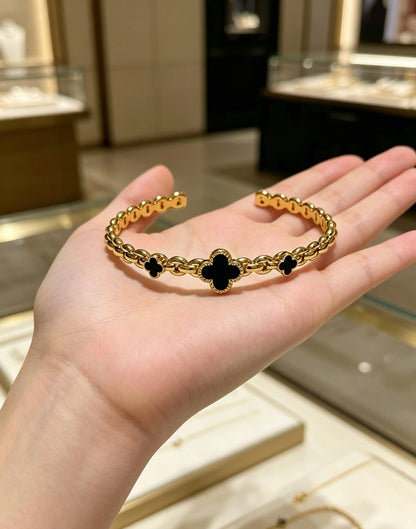 ¡®Veyra Jewelry¡¯Vintage Alhambra 3‑Flower Open Cuff, Black Onyx Gold‑Tone Chain Bangle