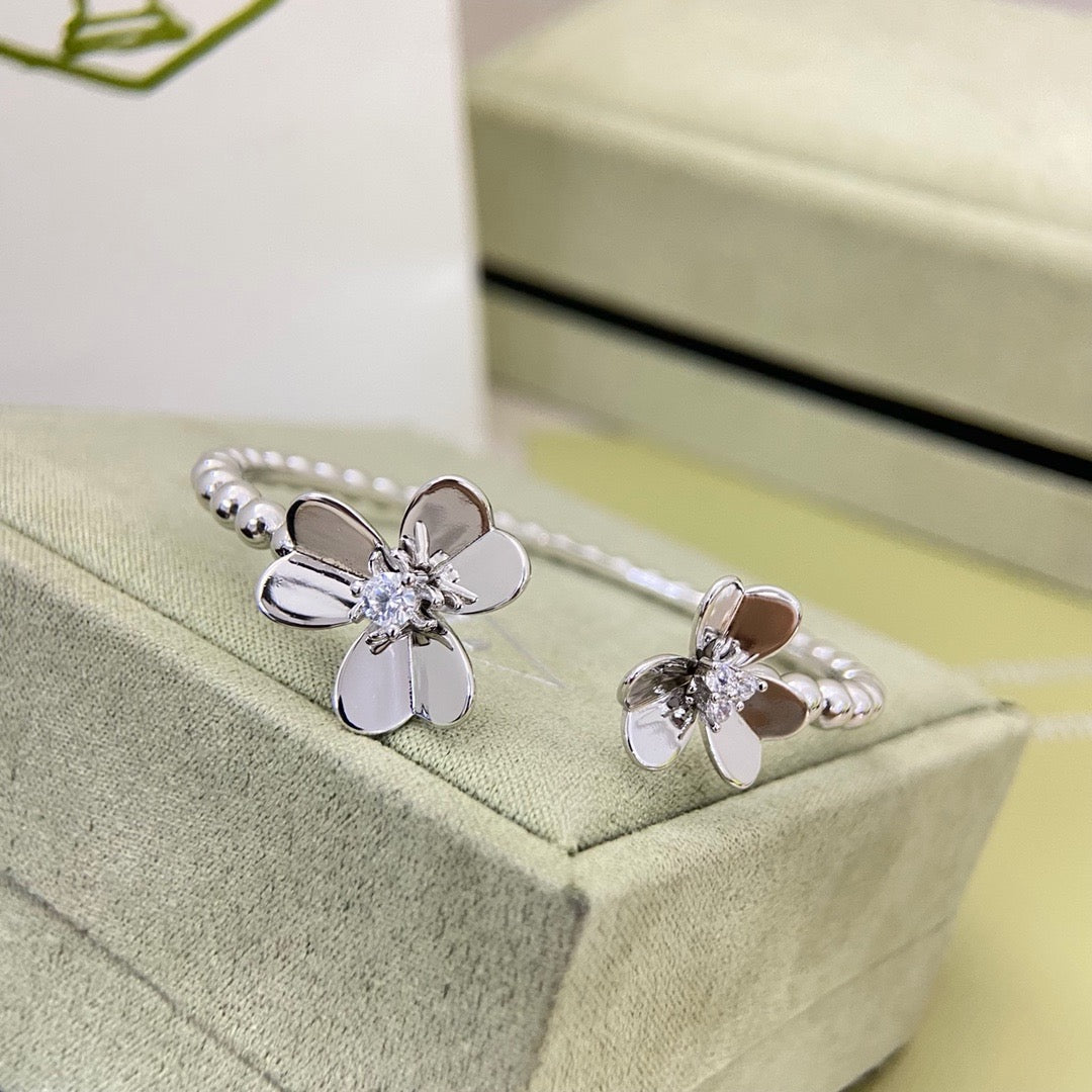¡®Veyra Jewelry¡¯Frivole Two‑Flower Open Bangle,