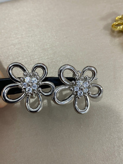 [Veyra Jewelry]Flowerlace Stud Earrings,