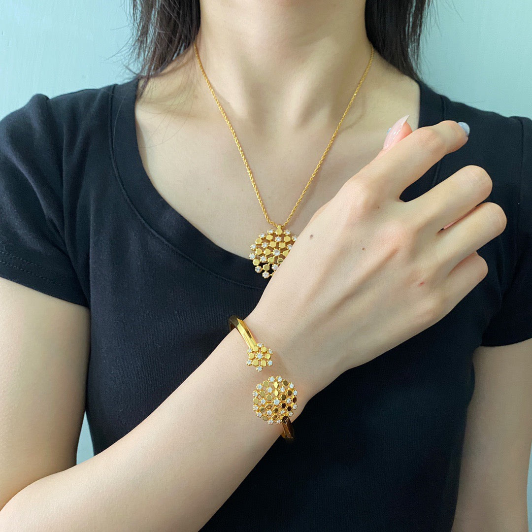 ¡®Veyra Jewelry¡¯ Honeycomb Diamond Open Bangle