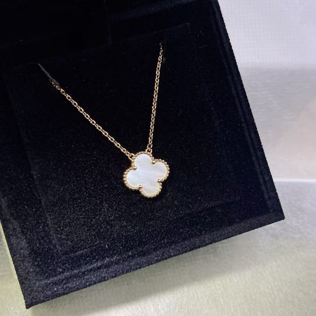 [Veyra Jewelry]CLOVER MINI 15MM WHITE MOTHER-OF-PEARL NECKLACE