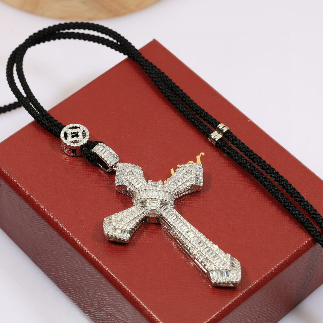 ¡®Veyra Jewelry¡¯Pave Cross Pendant Necklace