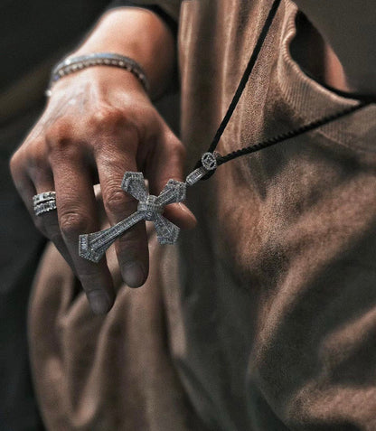 ¡®Veyra Jewelry¡¯Pave Cross Pendant Necklace