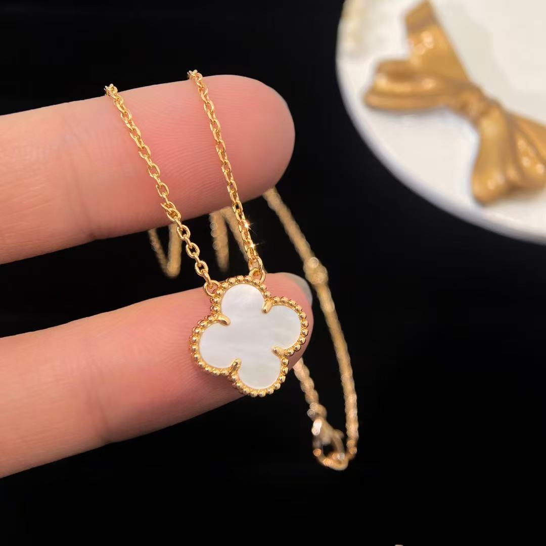 [Veyra Jewelry]CLOVER MINI 15MM WHITE MOTHER-OF-PEARL NECKLACE