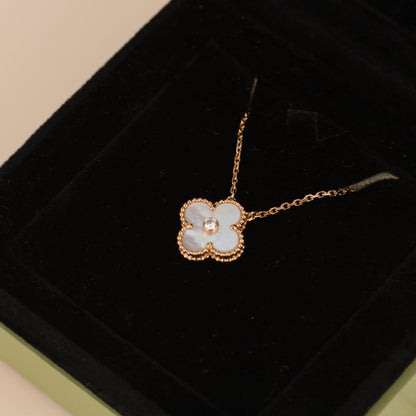 ¡®Veyra Jewelry¡¯CLOVER 15MM DIAMOND WHITE FRITILLARIA NECKLACE