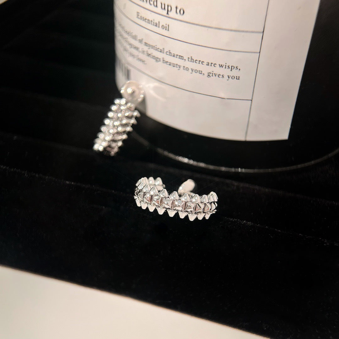 ¡®Veyra Jewelry¡¯CLASH SMALL HOOP EARRINGS