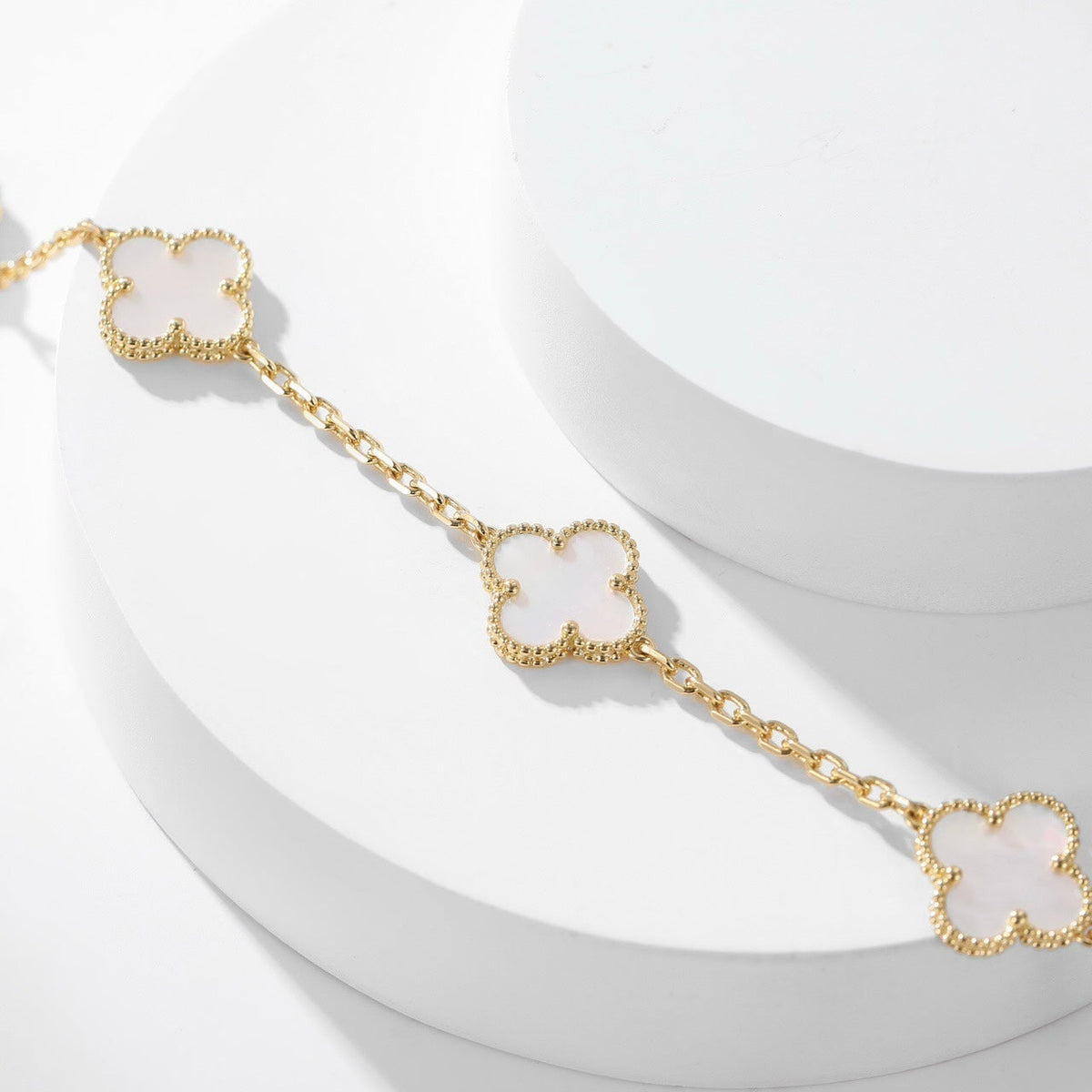 ¡®Veyra Jewelry¡¯CLOVER 10 MOTIFS WHITE MOTHER OF PEARL NECKLACE