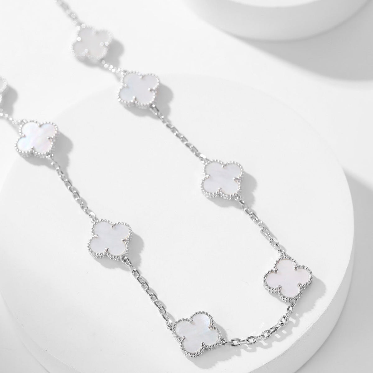¡®Veyra Jewelry¡¯CLOVER 10 MOTIFS WHITE MOTHER OF PEARL NECKLACE