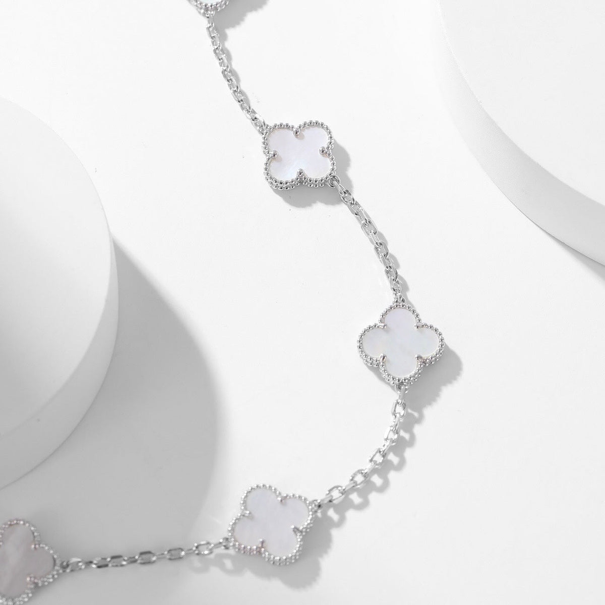 ¡®Veyra Jewelry¡¯CLOVER 10 MOTIFS WHITE MOTHER OF PEARL NECKLACE