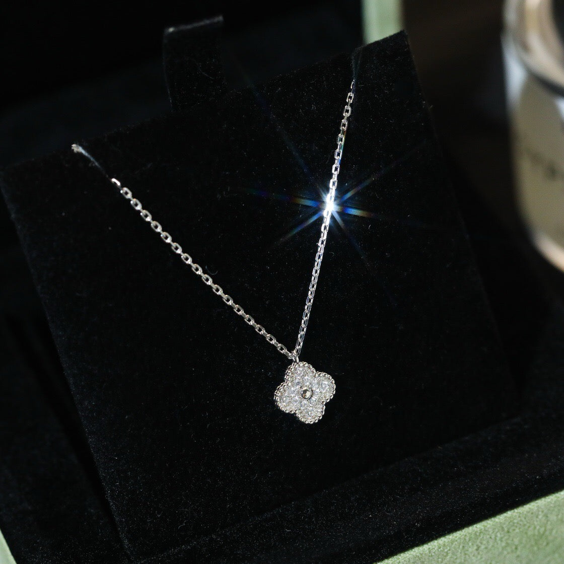 ¡®Veyra Jewelry¡¯CLOVER MINI 9.5MM PENDANT DIAMOND NECKLACE