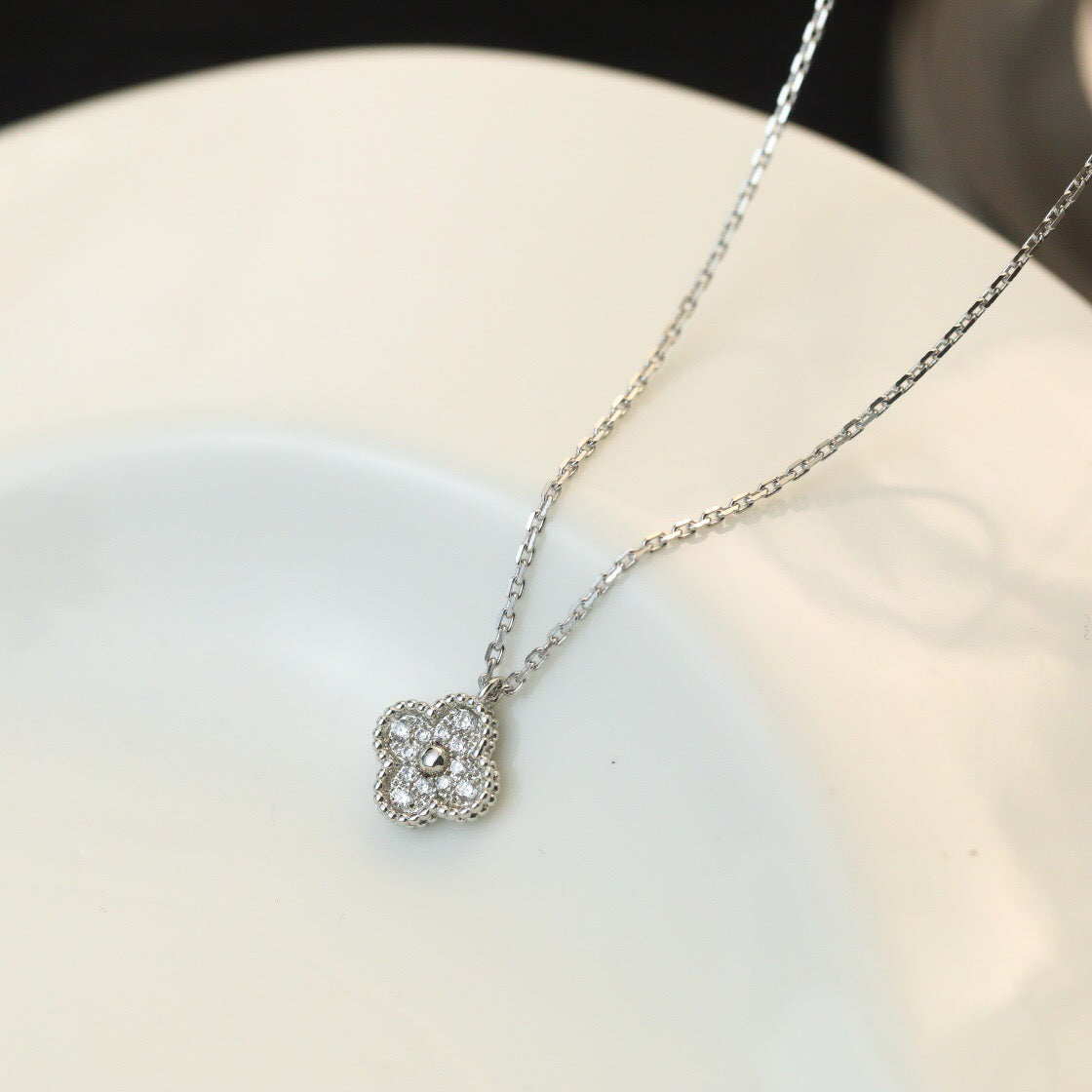 ¡®Veyra Jewelry¡¯CLOVER MINI 9.5MM PENDANT DIAMOND NECKLACE