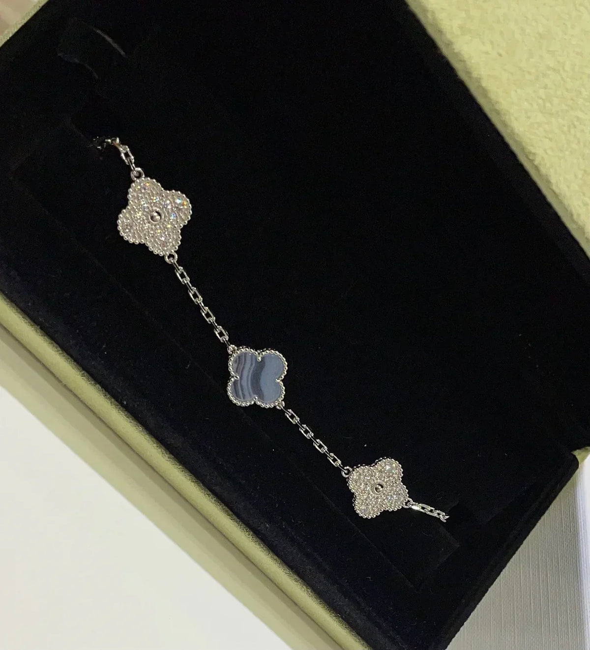 [Veyra Jewelry]New  CLOVER 5 MOTIF PURPLE CHALCEDONY BRACELET COLLECTION