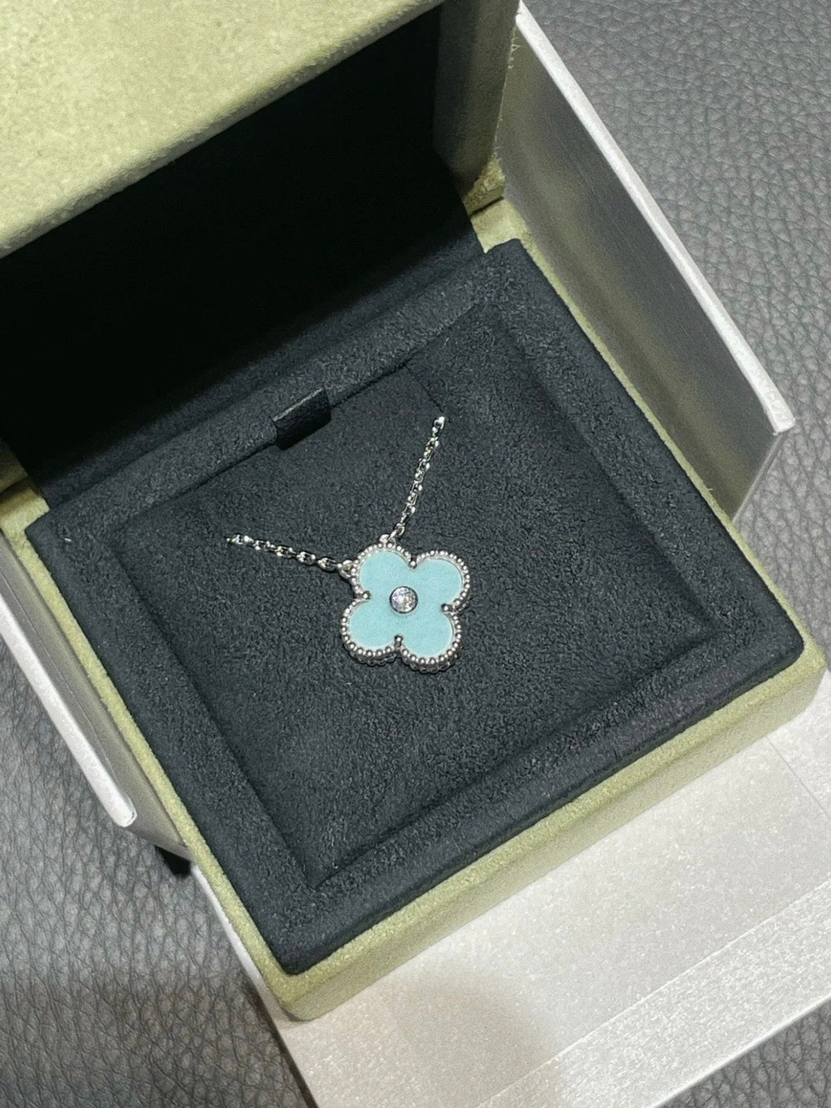 ¡®Veyra Jewelry¡¯CLOVER 1 DIAMOND LIGHT BLUE SILVER NECKLACE