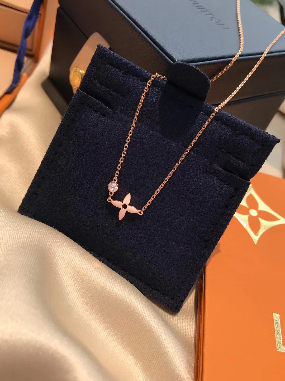 ¡®Veyra Jewelry¡¯BLOSSOM PENDANT PINK GOLD AND DIAMOND