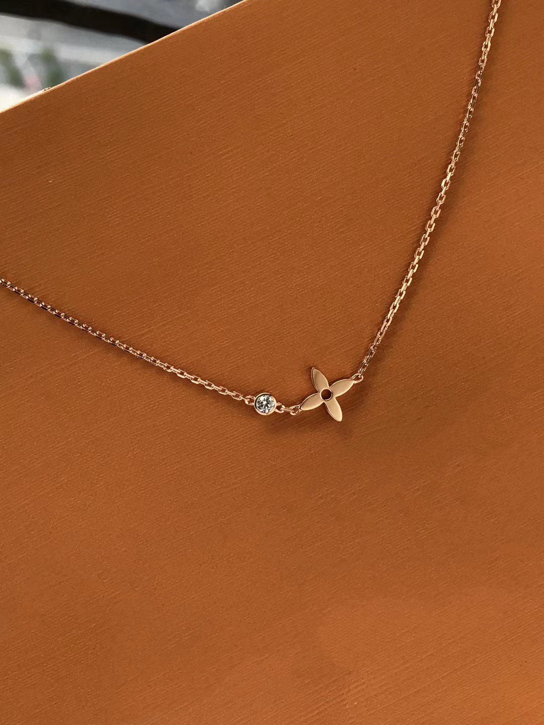 ¡®Veyra Jewelry¡¯BLOSSOM PENDANT PINK GOLD AND DIAMOND