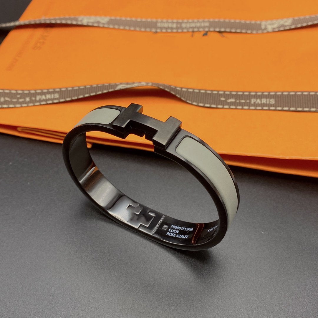 ¡®Veyra Jewelry¡¯CLIC HM SO BLACK GREY BRACELET