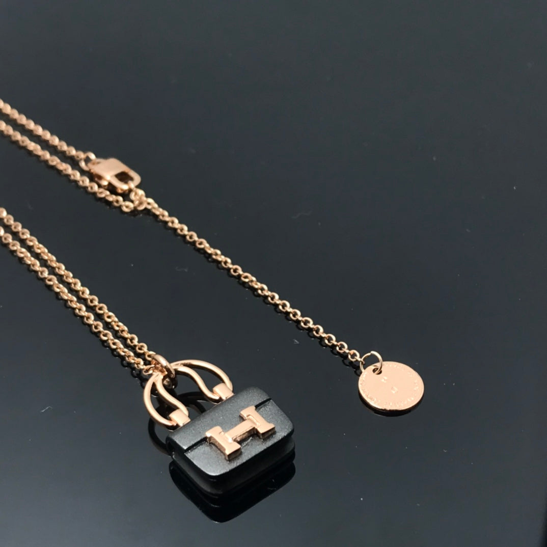 ¡®Veyra Jewelry¡¯WOMEN'S HM AMULETTES CONSTANCE PENDANT NECKLACE