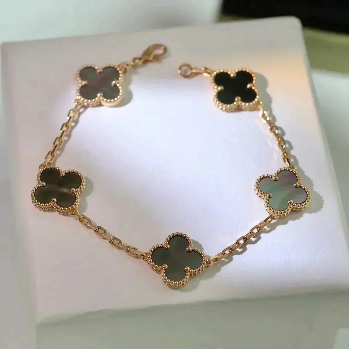 [Veyra Jewelry]New CLOVER 5 MOTIF GRAY MOP BRACELET COLLECTION