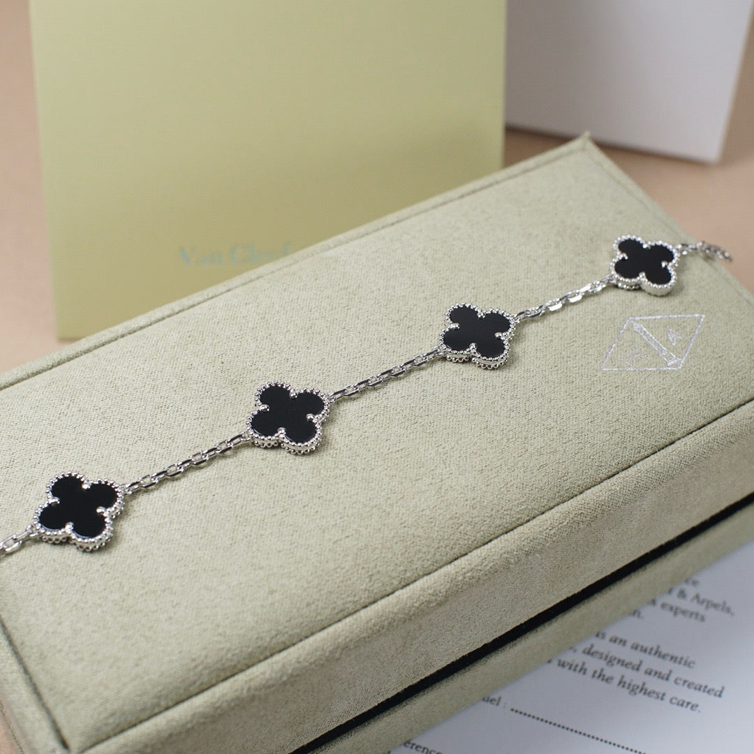 [Veyra Jewelry]New CLOVER 5 MOTIF ONYXS BRACELET COLLECTION