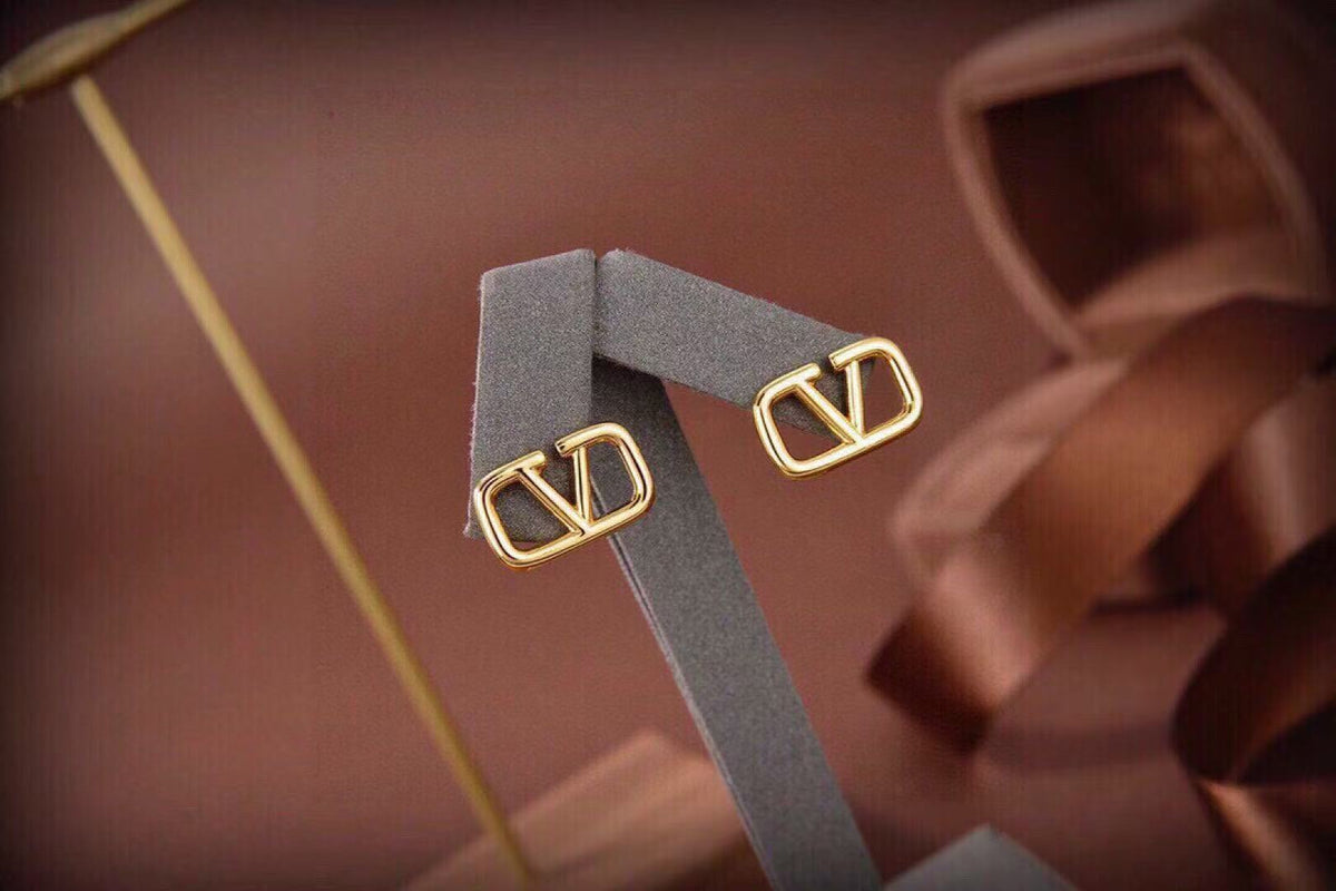[Veyra Jewelry]Gold V-shaped stud earrings