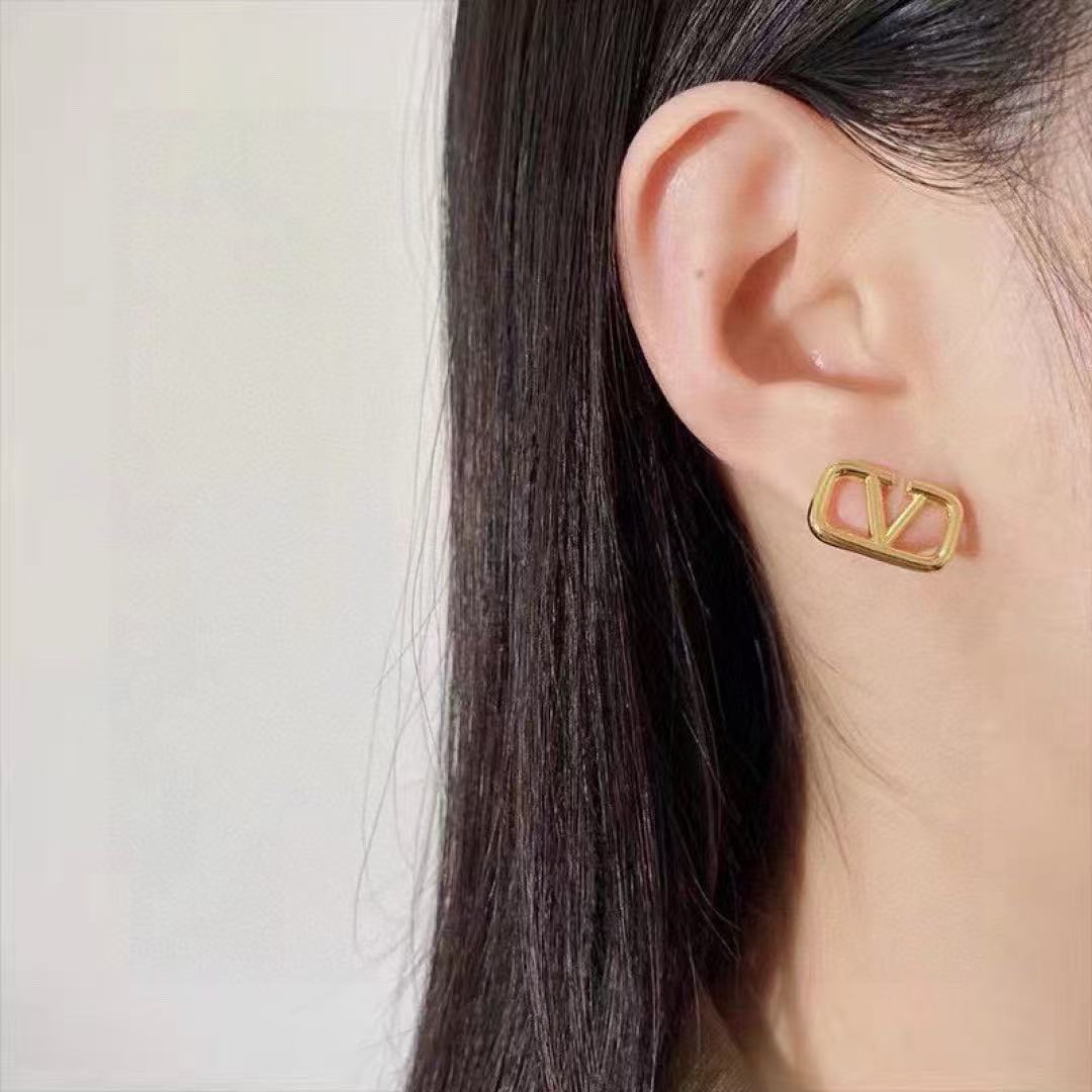 [Veyra Jewelry]Gold V-shaped stud earrings