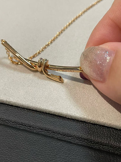 [Veyra Jewelry]T House Diamond-Studded Knot Necklace