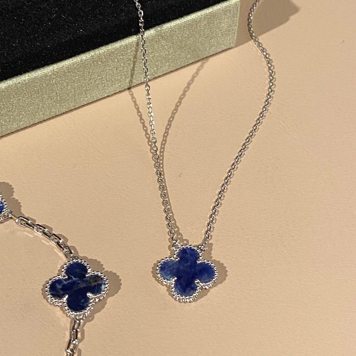 ¡®Veyra Jewelry¡¯CLOVER 15MM PIETERSITE NECKLACE SILVER