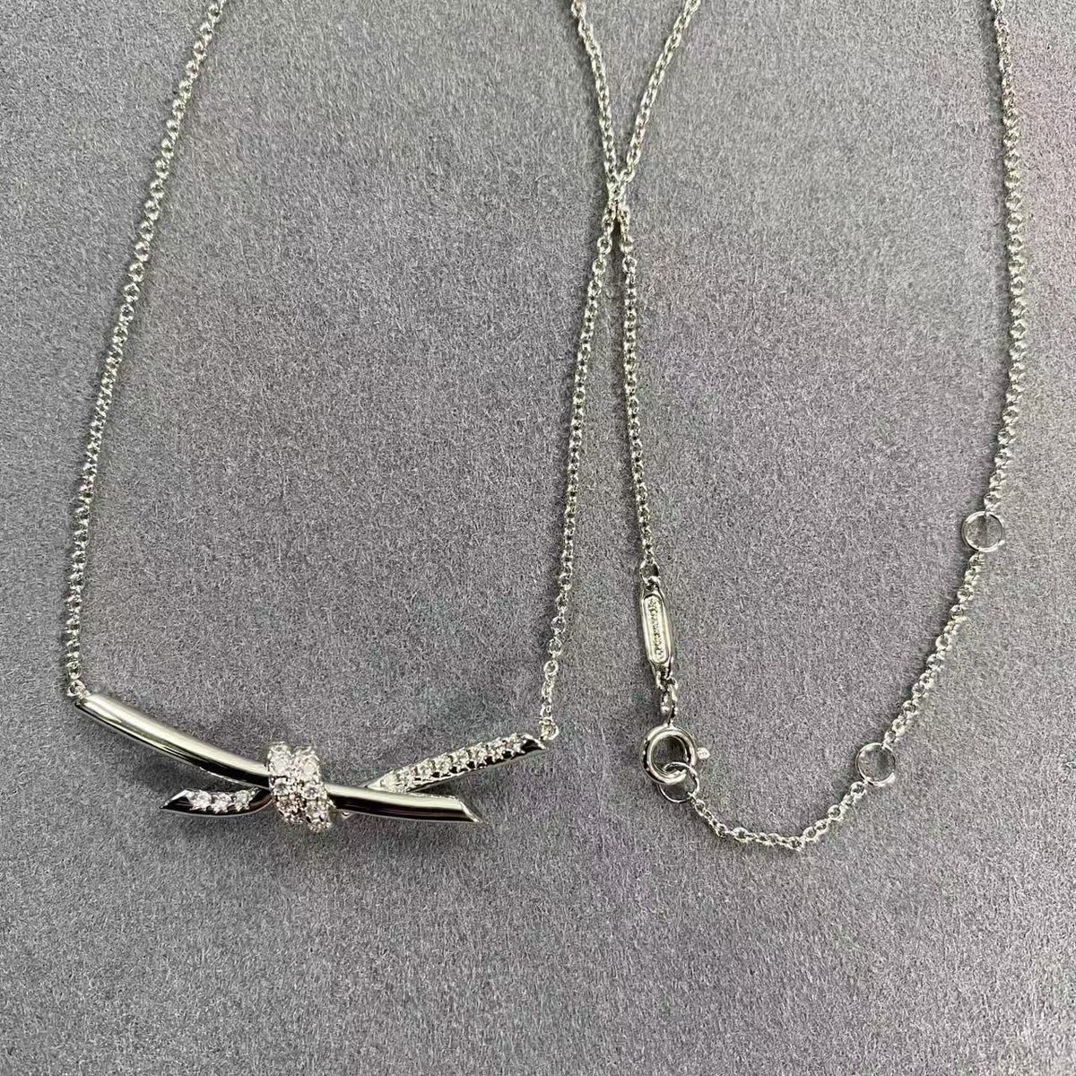 [Veyra Jewelry]T House Diamond-Studded Knot Necklace