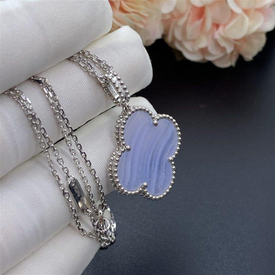 ¡®Veyra Jewelry¡¯CLOVER SILVER CHALCEDONY BIG CLOVER NECKLACE